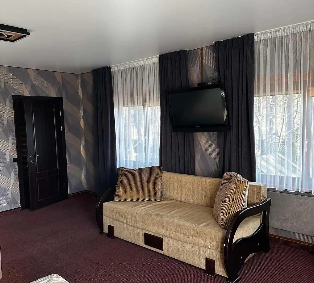 Lodge Львівське Передмістя Котедж