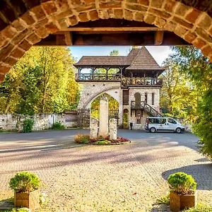 فندق Drevny Grad Park-hotel, إلفيف